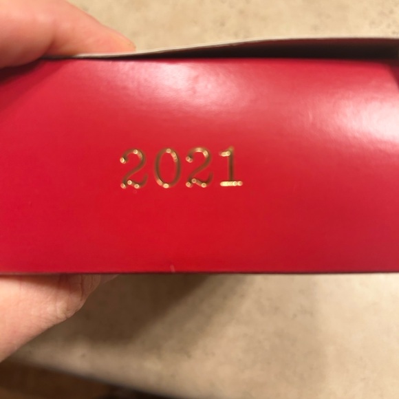 Hallmark Keepsake 2021 ornament - Picture 2 of 4